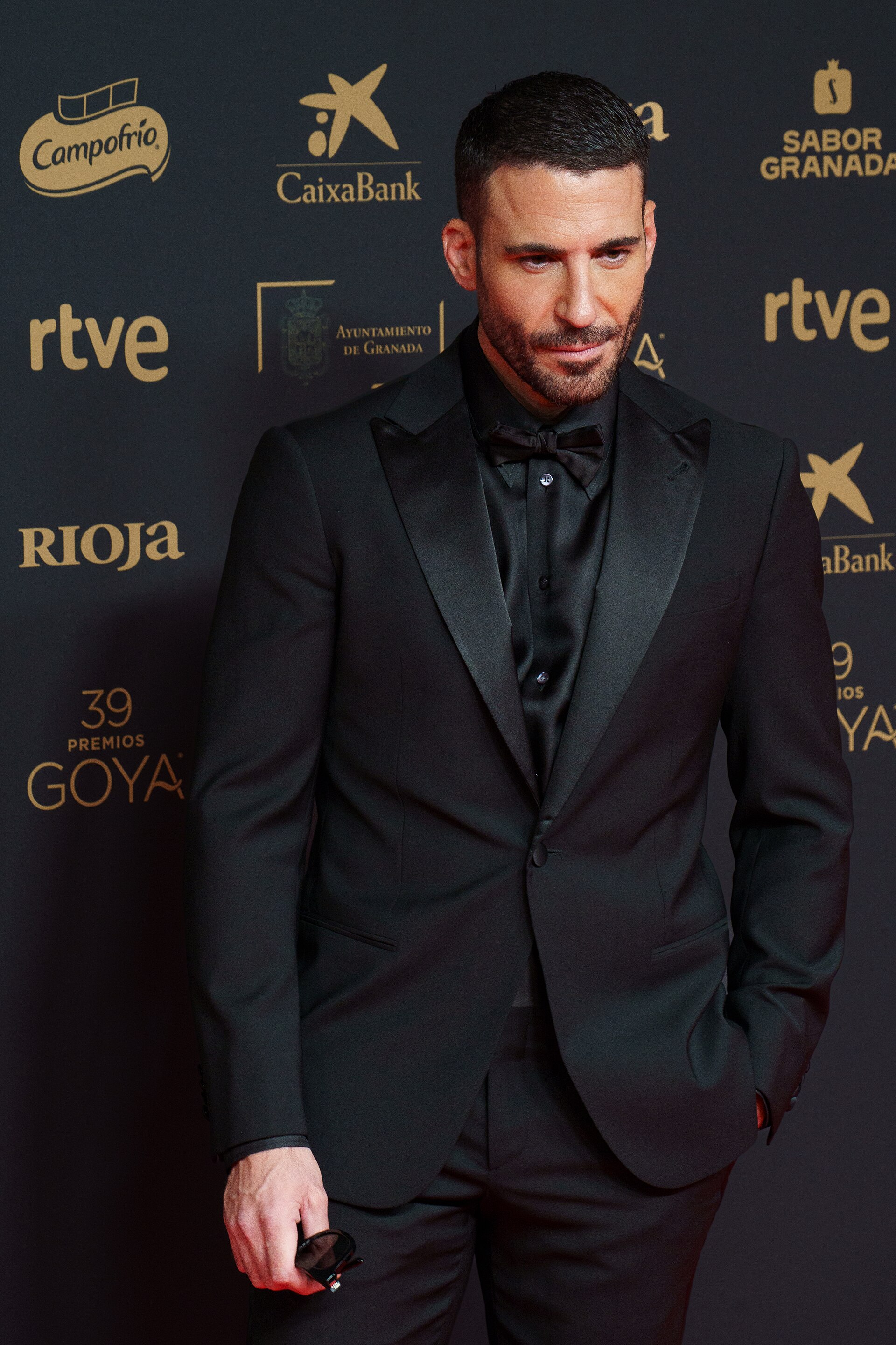 Miguel Ángel Silvestre en la alfombra roja de los Premios Goya celebrados en Granada en 2025