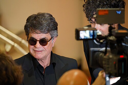 Jafar Panahi being interviewed by press after winning an award at the 2025 Cannes Film Festival.