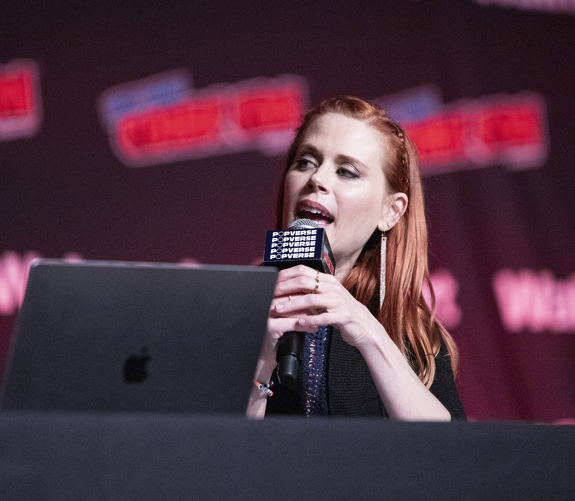 Janet Varney at the 2025 NYCC Avatar 20th Anniversary Panel.