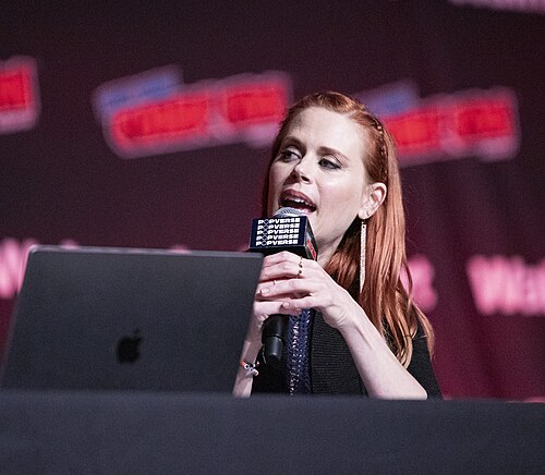 Janet Varney at the 2025 NYCC Avatar 20th Anniversary Panel.