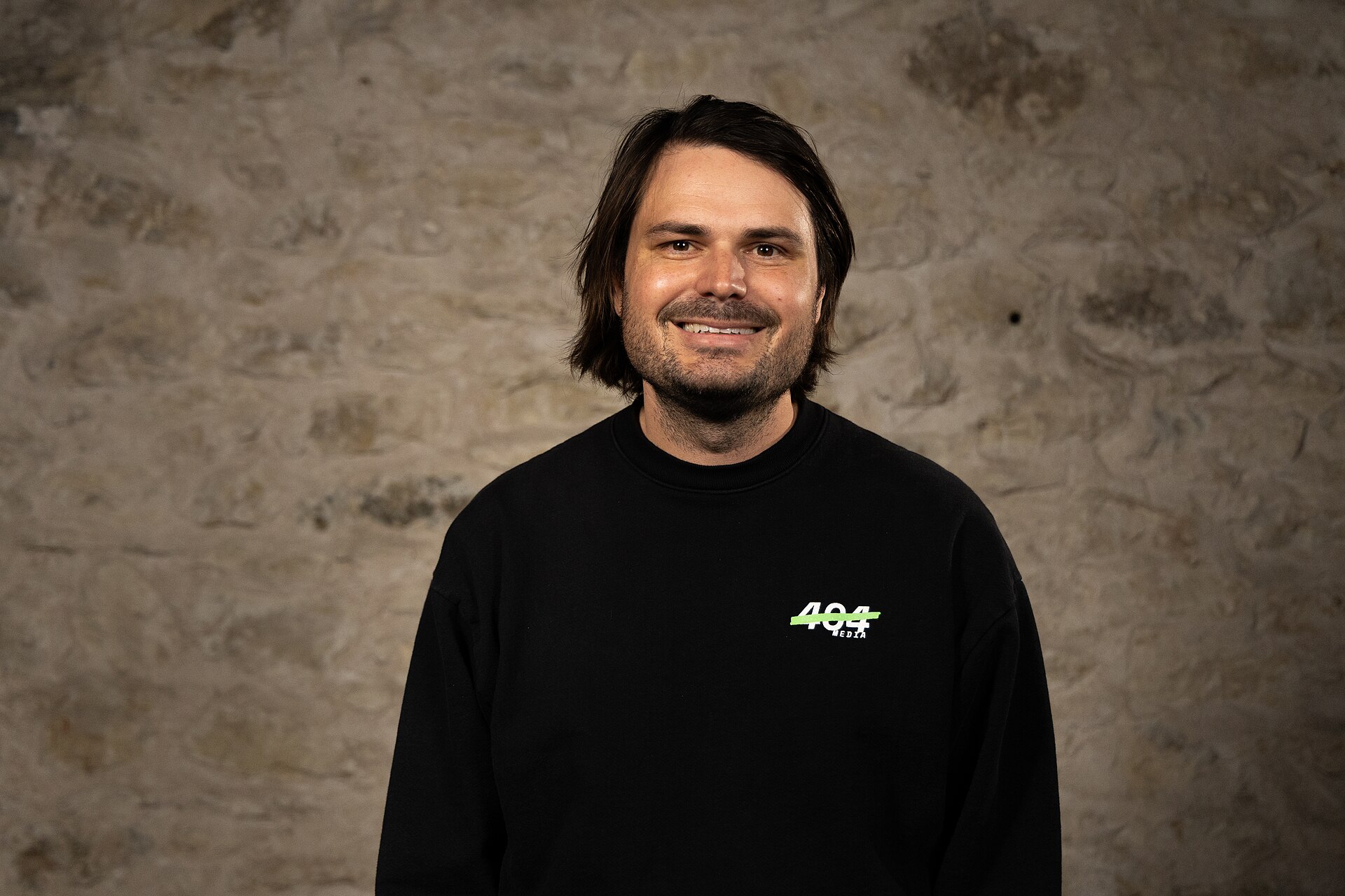 Jason Koebler, 404 Media, at the WikiPortraits studio at the 2025 SXSW Festival.