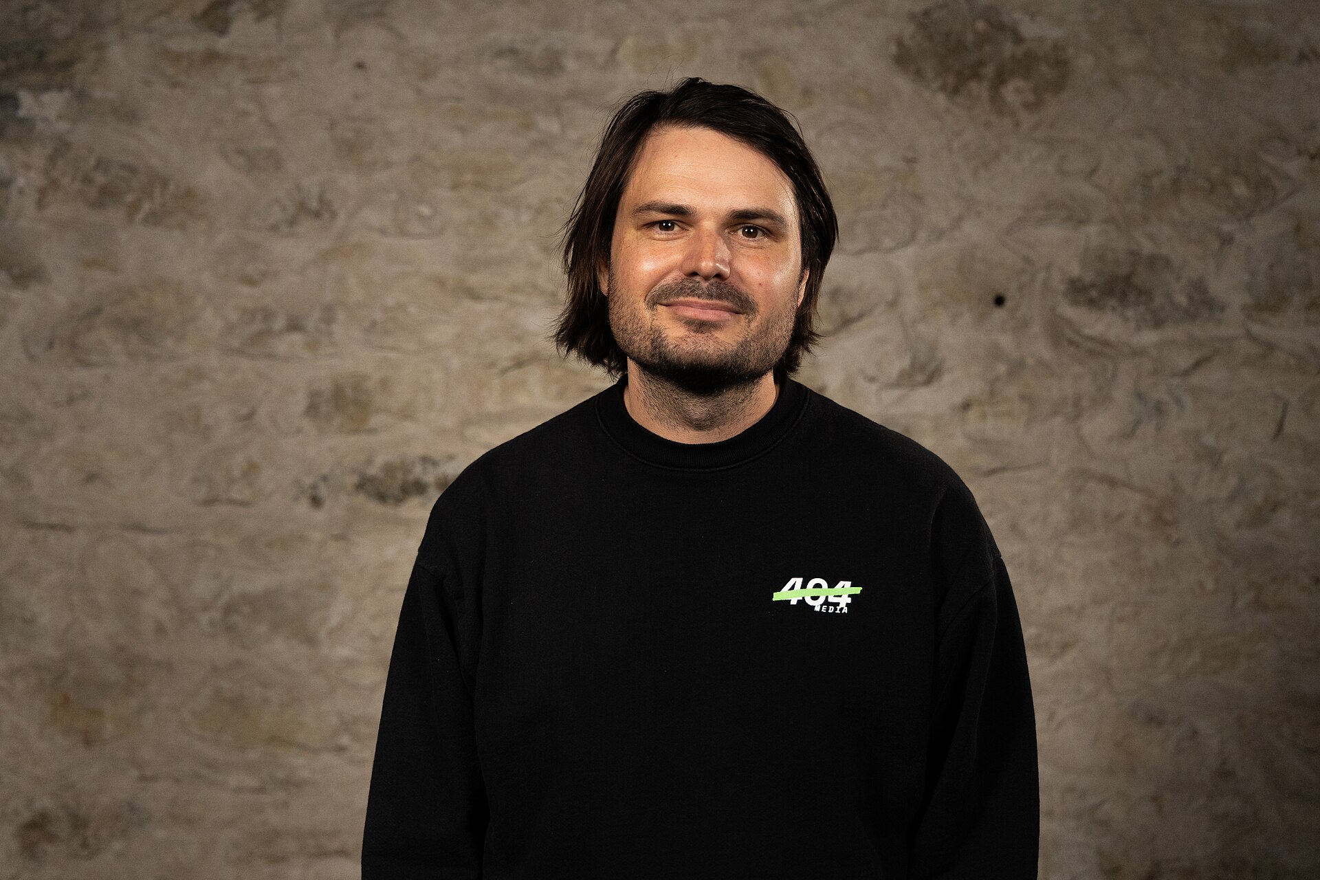 Jason Koebler, 404 Media, at the WikiPortraits studio at the 2025 SXSW Festival.