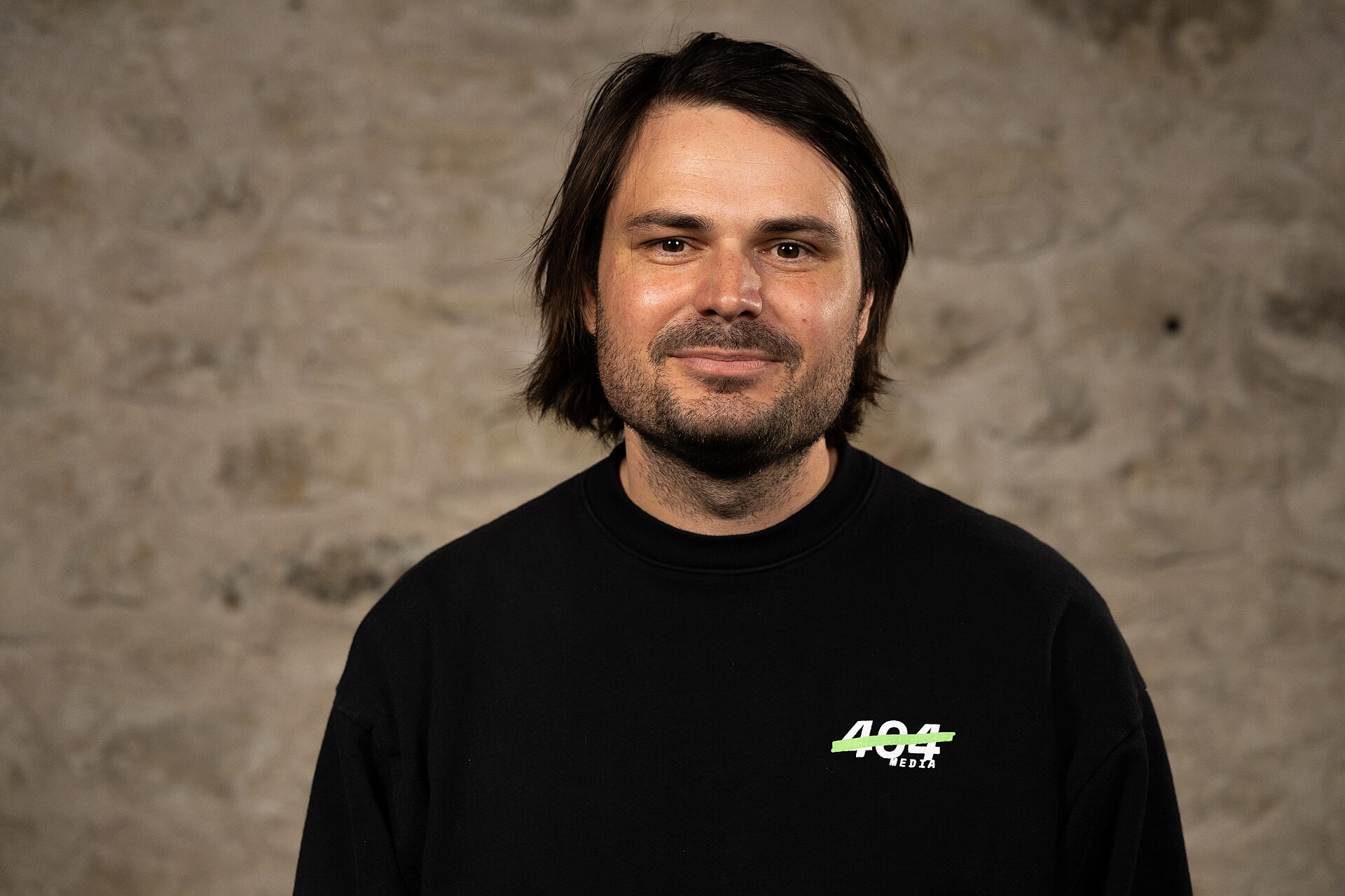 Jason Koebler, 404 Media, at the WikiPortraits studio at the 2025 SXSW Festival.