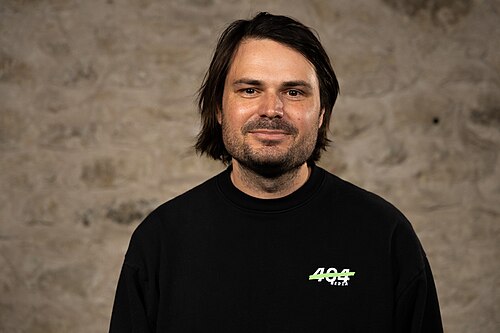 Jason Koebler, 404 Media, at the WikiPortraits studio at the 2025 SXSW Festival.