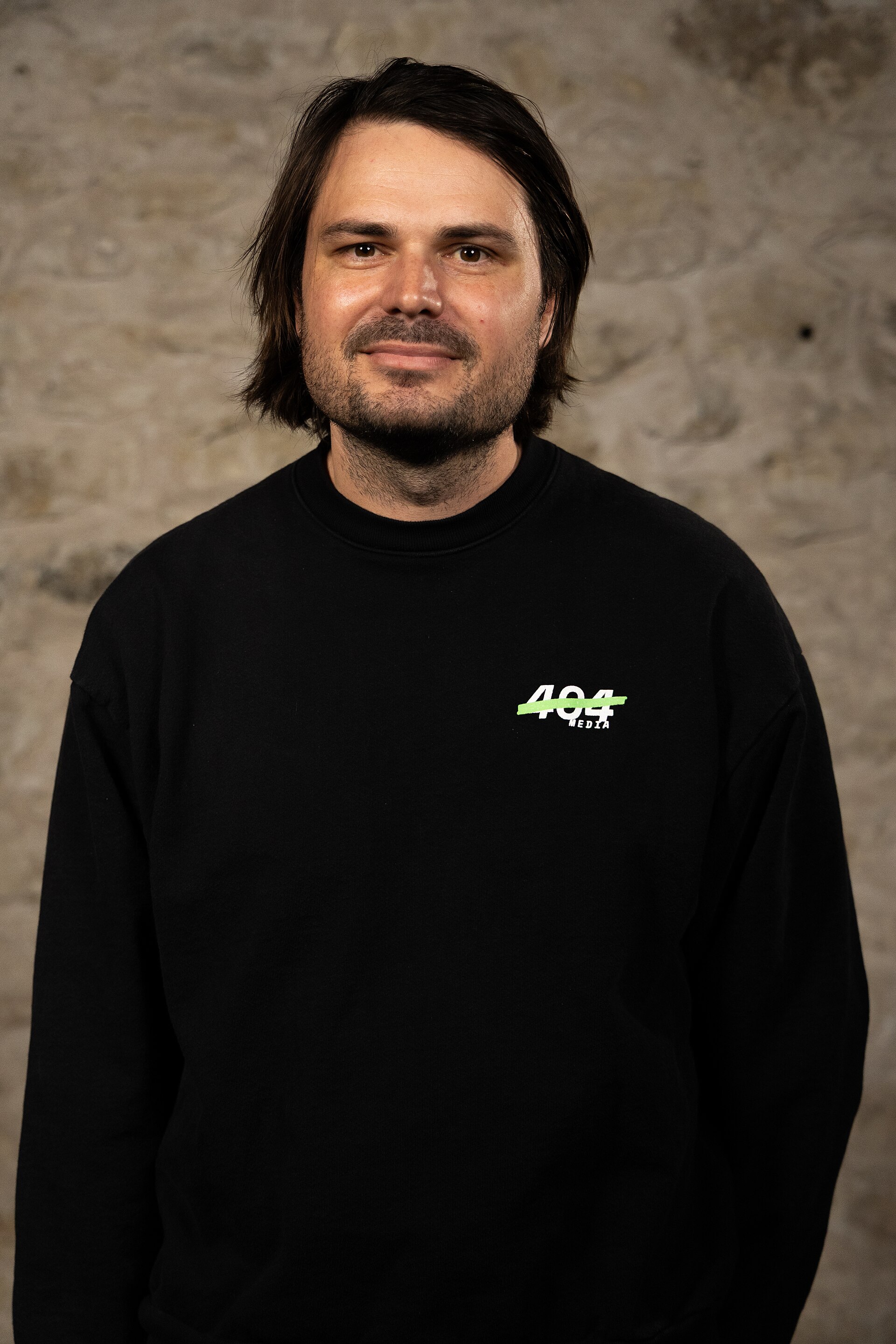 Jason Koebler, 404 Media, at the WikiPortraits studio at the 2025 SXSW Festival.