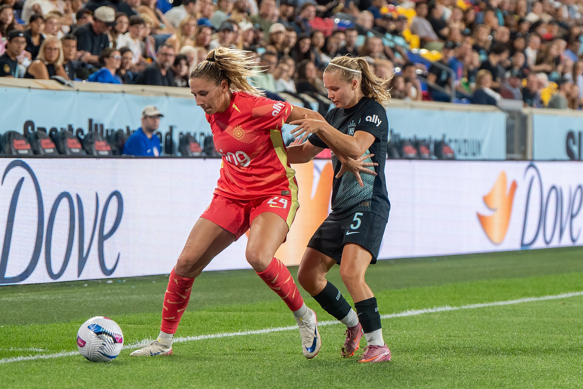 Jayden Perry and Josefine Hasbo during Gotham FC vs Portland Thorns FC on 26 Sep 2025
