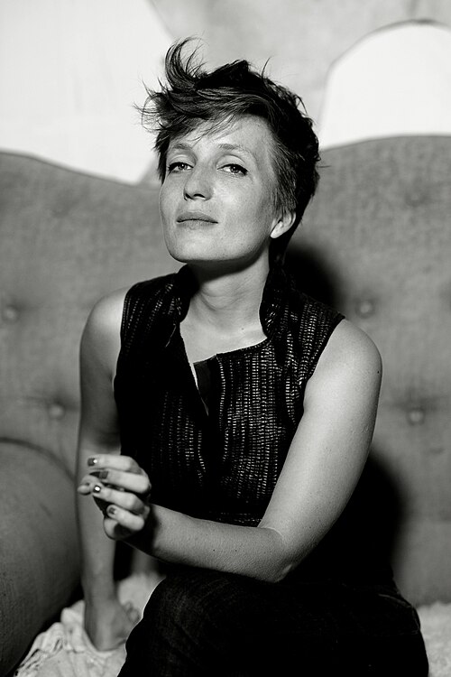 Portrait Photographique de Jeanne Added