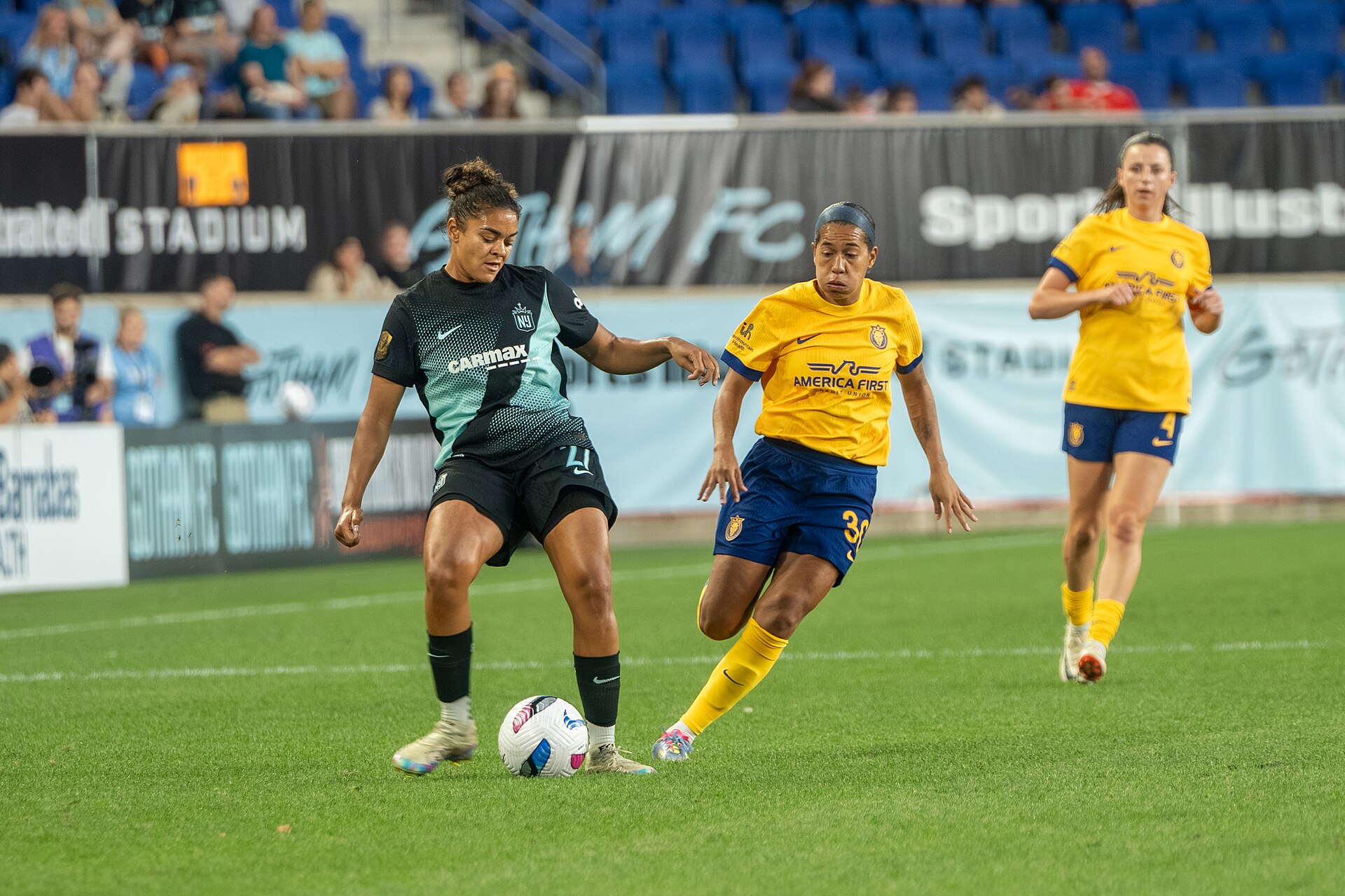 Jess Carter and Aisha Solórzano during Gotham FC vs Utah Royals on 23 Aug 2025