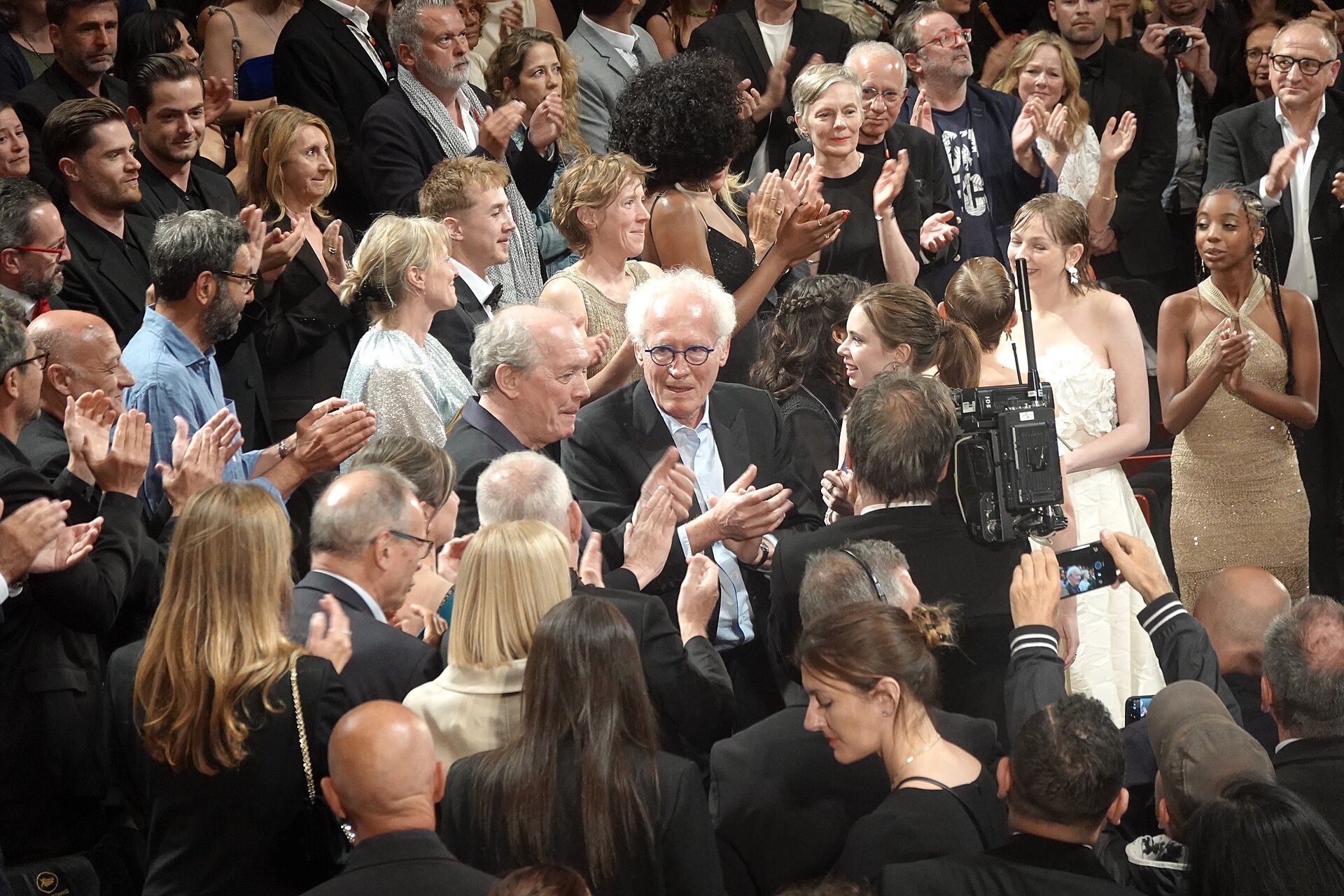 Standing ovation of Jeunes Meres at Cannes 2025 with Dardenne Brothers