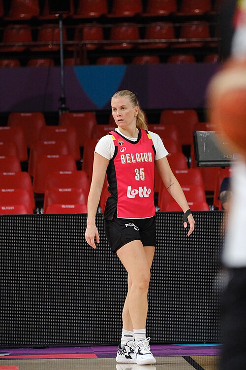 Julie Vanloo 35 Belgium practice 20250623