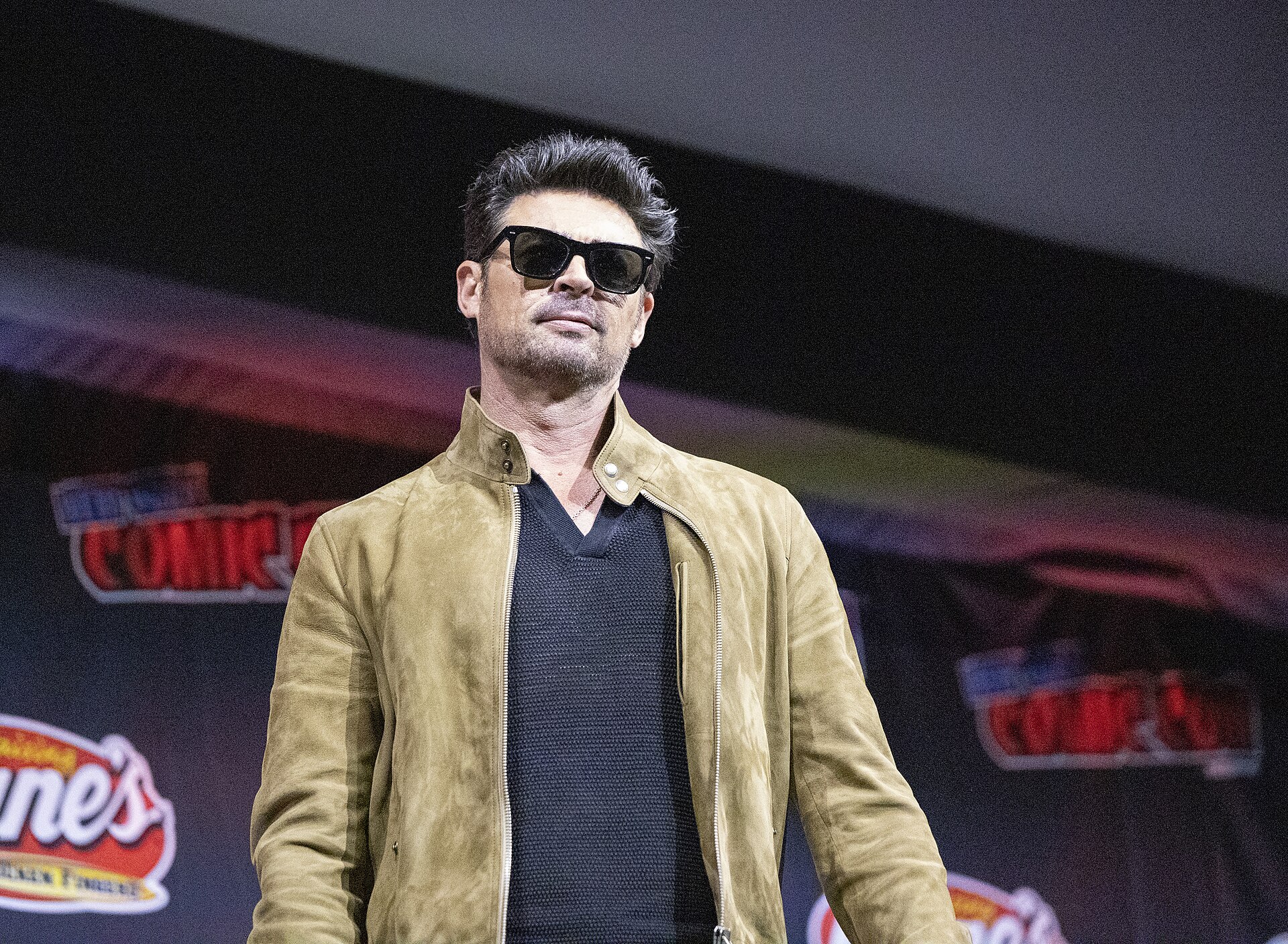 Karl Urban at the 2025 NYCC Mortal Kombat II Panel.