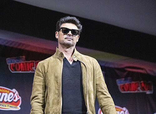Karl Urban at the 2025 NYCC Mortal Kombat II Panel.