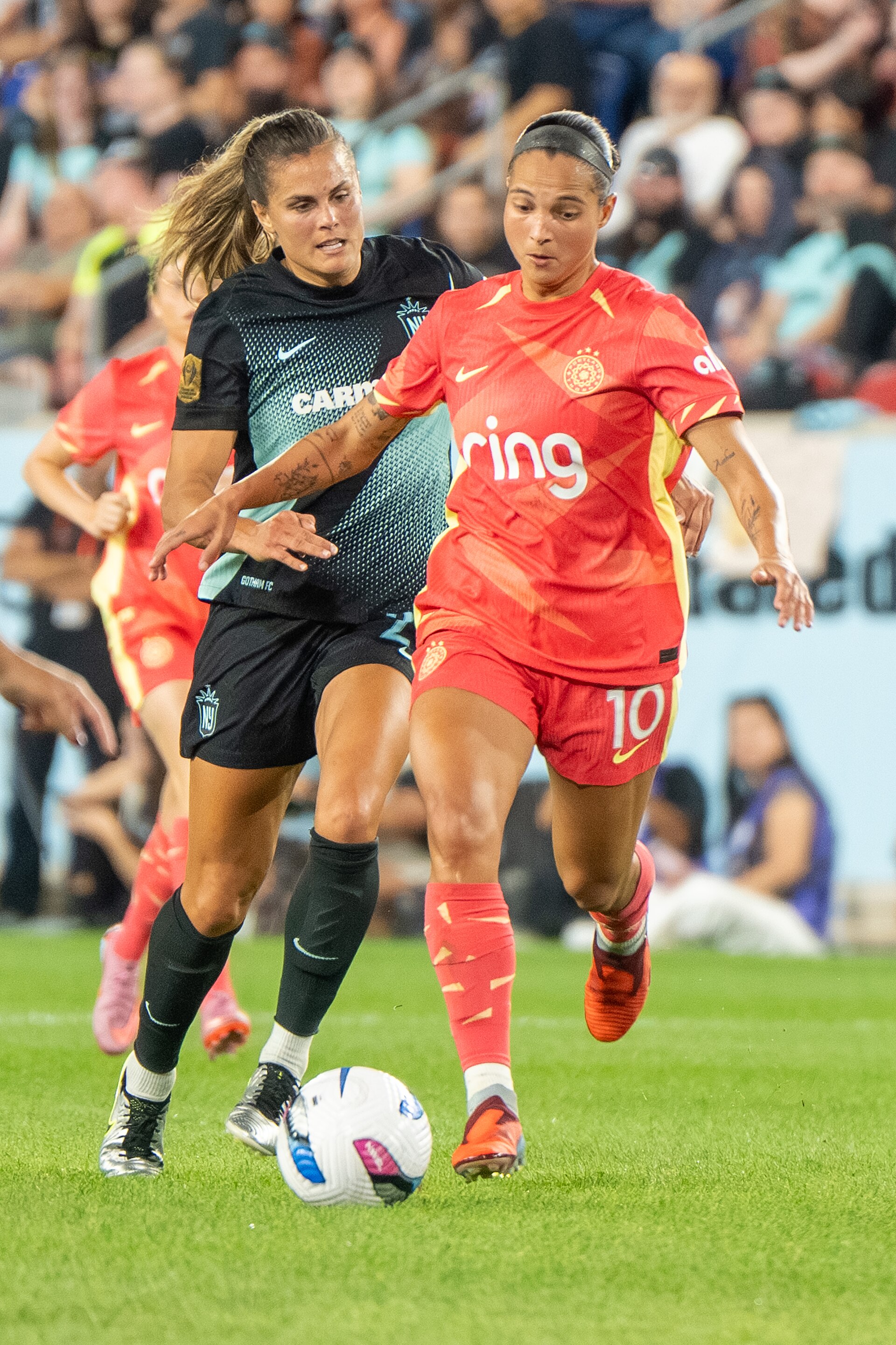 Katie Stengel and Deyna Castellanos during Gotham FC vs Portland Thorns FC on 26 Sep 2025