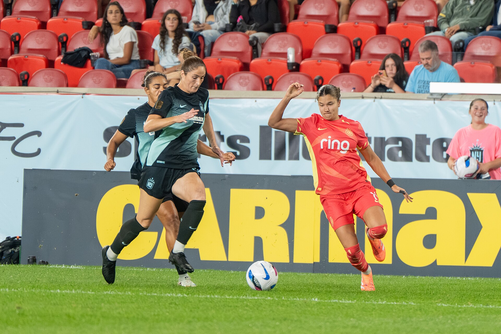 Kayla Duran and Pietra Tordin during Gotham FC vs Portland Thorns FC on 26 Sep 2025
