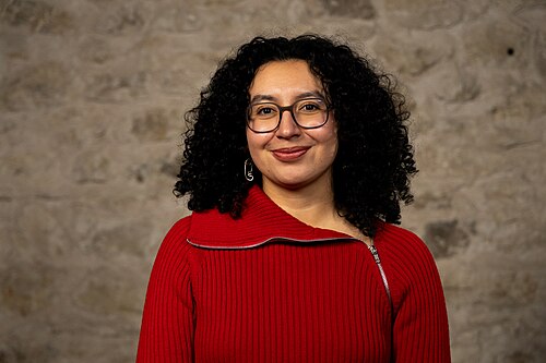 Laura Godinez, Software engineer, at the WikiPortraits studio at the 2025 SXSW Festival.