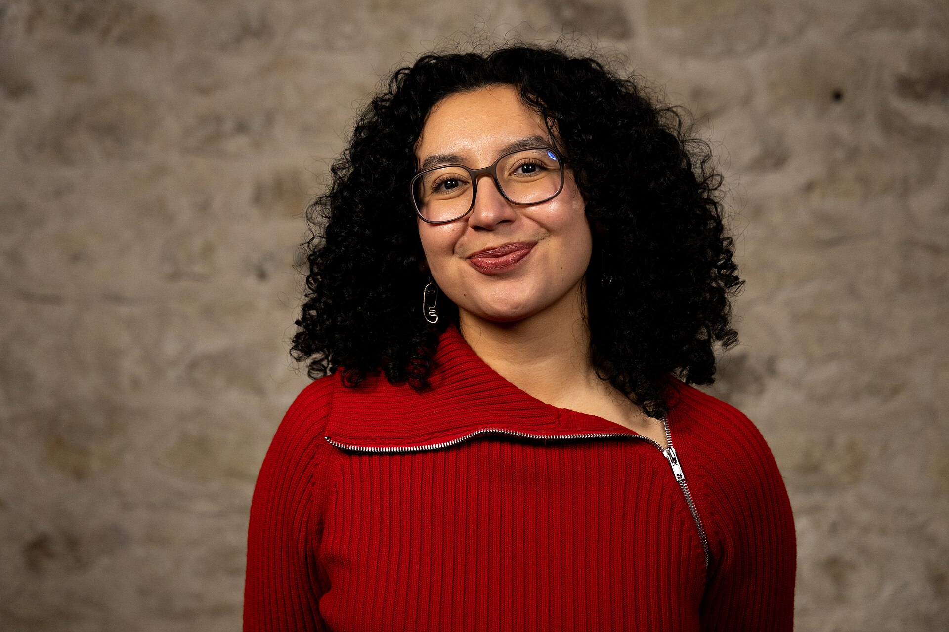 Laura Godinez, Software engineer, at the WikiPortraits studio at the 2025 SXSW Festival.