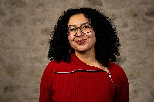 Laura Godinez, Software engineer, at the WikiPortraits studio at the 2025 SXSW Festival.
