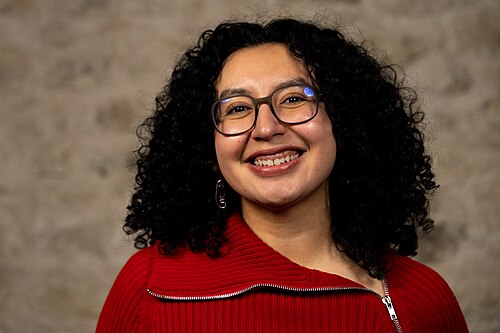 Laura Godinez, Software engineer, at the WikiPortraits studio at the 2025 SXSW Festival.