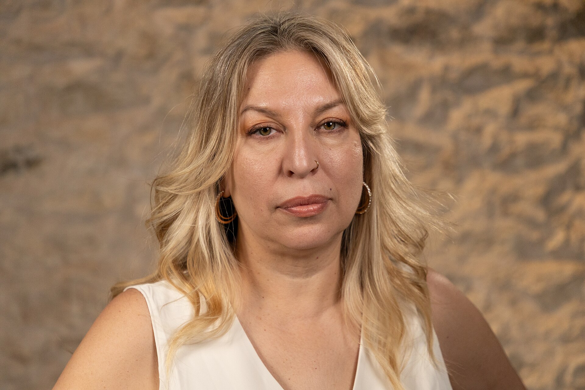 Laura Varela, Producer, American Sons, at the WikiPortraits studio at the 2025 SXSW Festival.