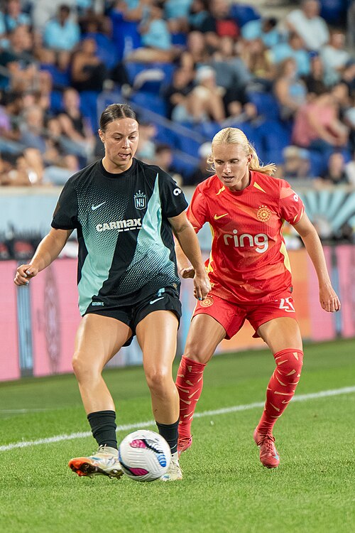 Lilly Reale and Kaitlyn Torpey during Gotham FC vs Portland Thorns FC on 26 Sep 2025