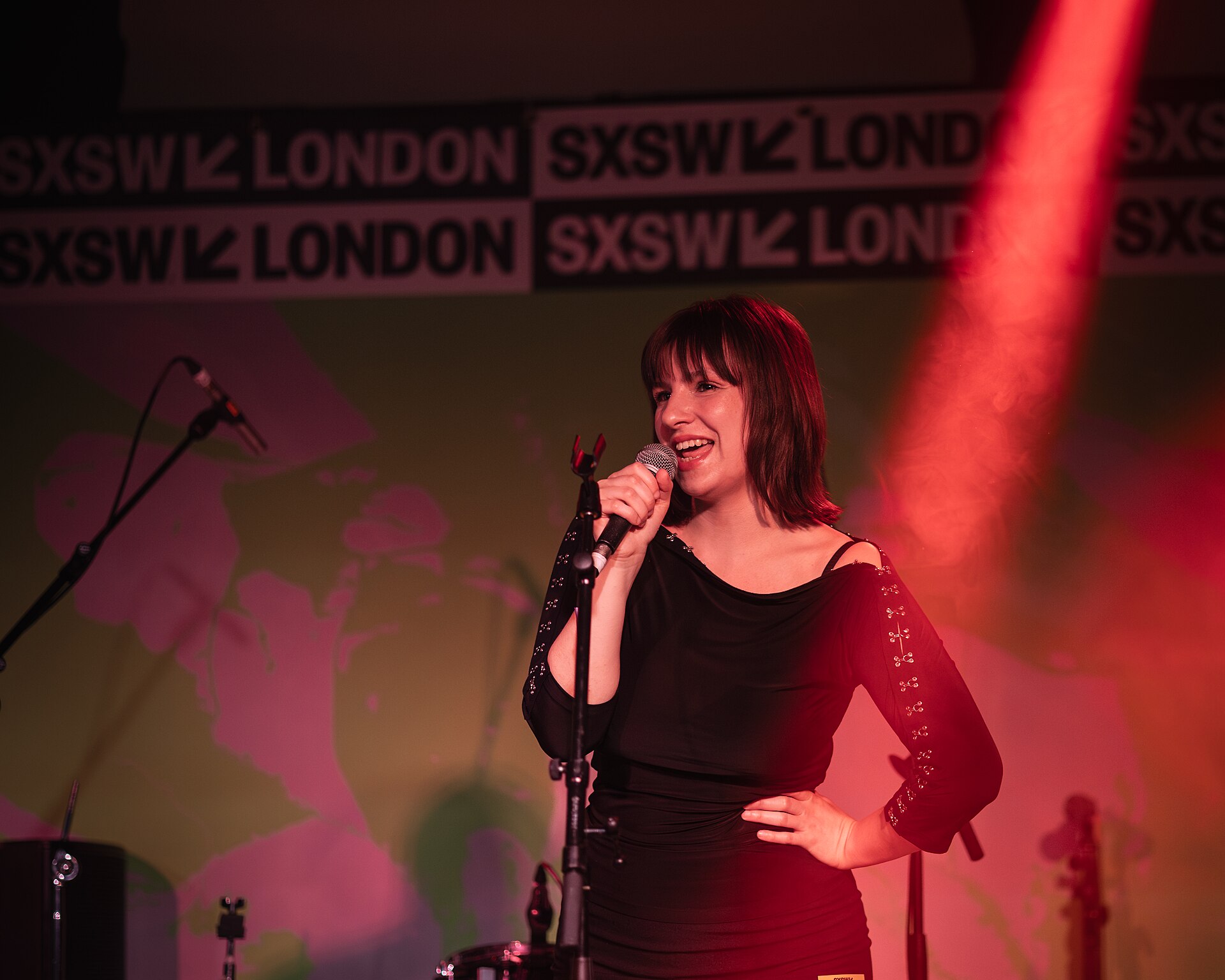 Lucky Iris' singer Maeve Florsheim performs at SXSW London (UK), in June 2025