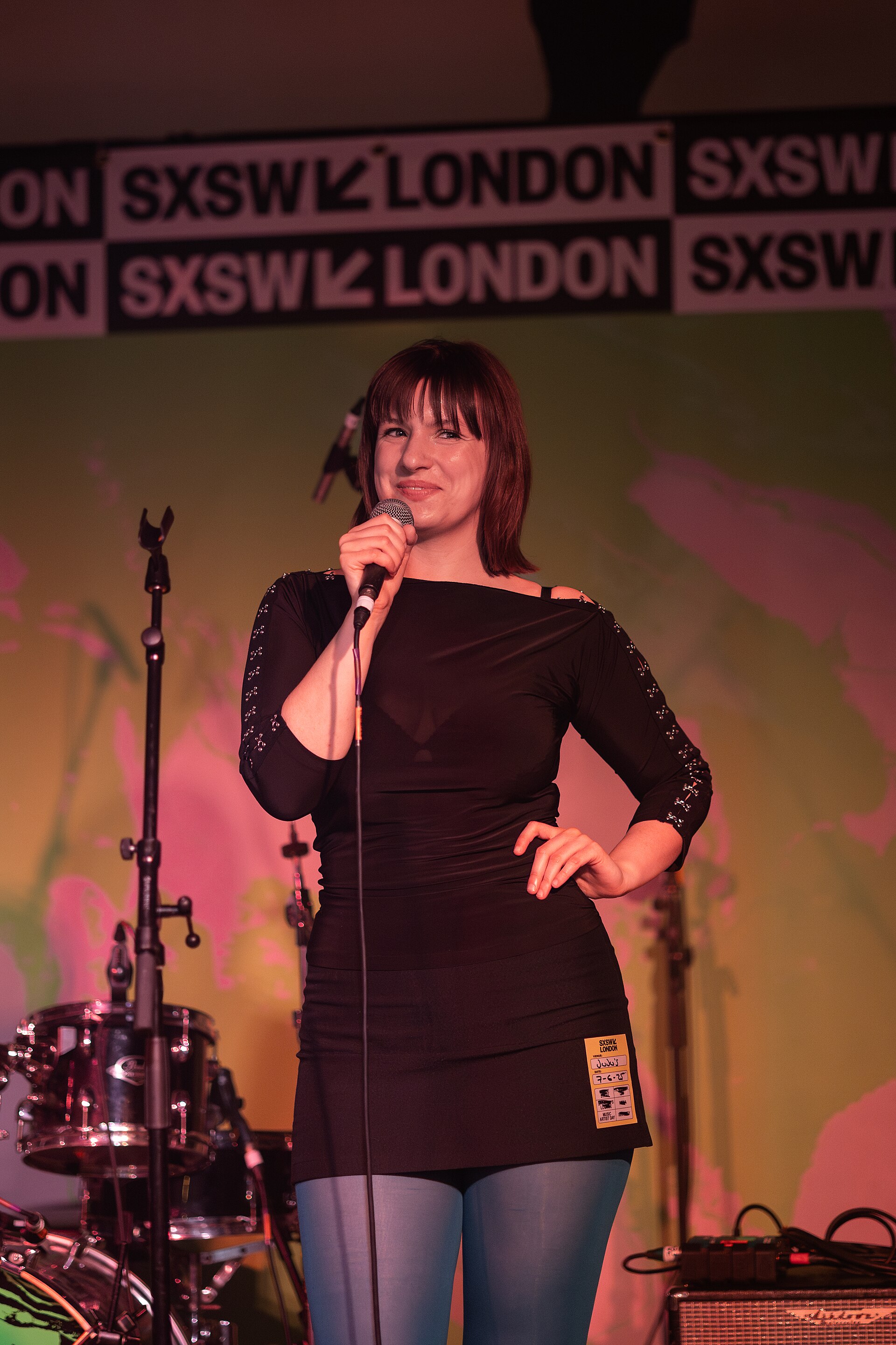 Lucky Iris' singer Maeve Florsheim performs at SXSW London (UK), in June 2025