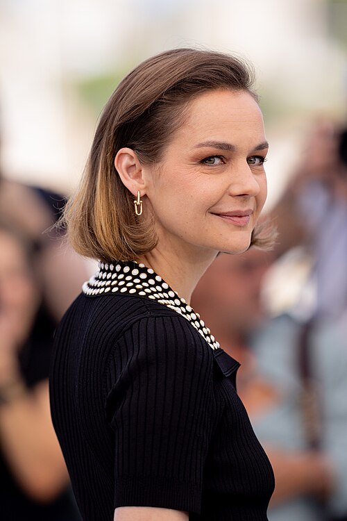 Luise Heyer presenting the movie Sound of Falling at the 2025 Cannes Film Festival