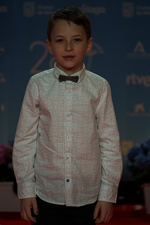 Álex Infantes at the Red Carpet of the Malaga 2025 Festival next to Cervantes Theater