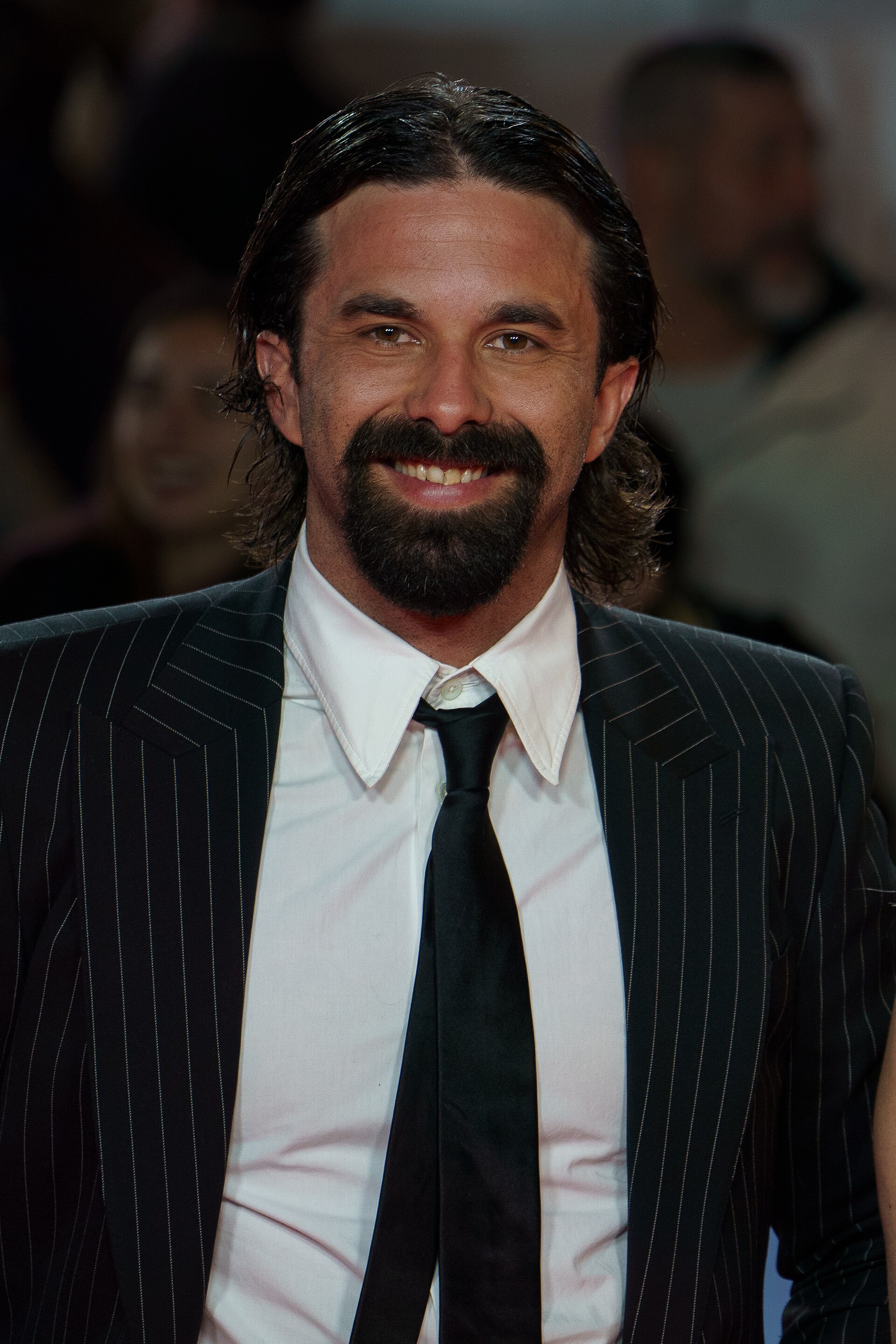 Álvaro Ariza at the Red Carpet of the Malaga 2025 Festival next to Cervantes Theater