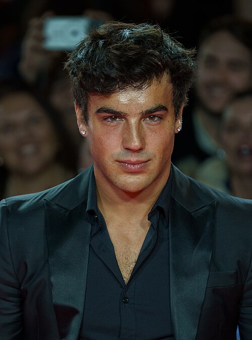 Óscar Casas at the Red Carpet of the Malaga 2025 Festival next to Cervantes Theater