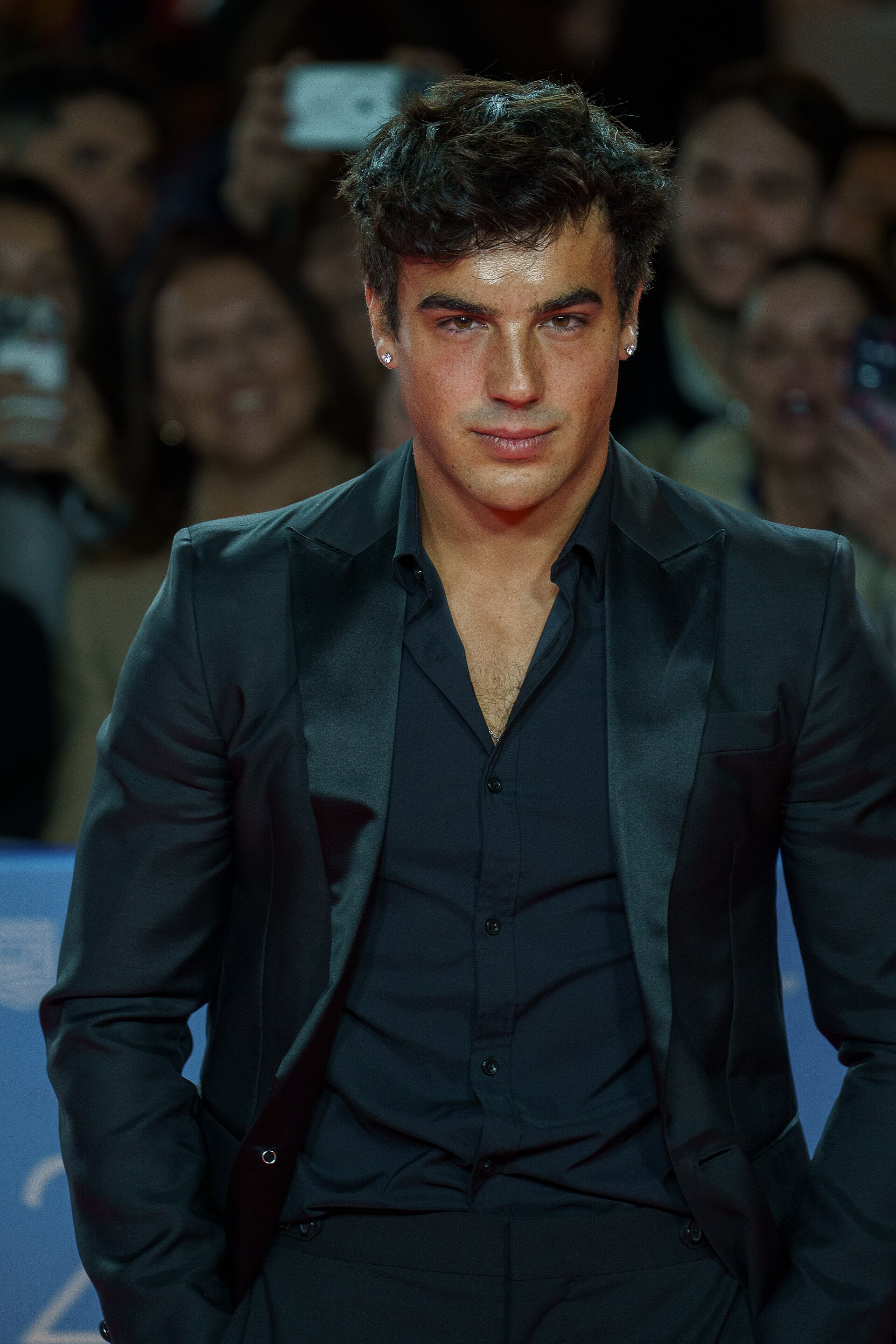 Óscar Casas at the Red Carpet of the Malaga 2025 Festival next to Cervantes Theater