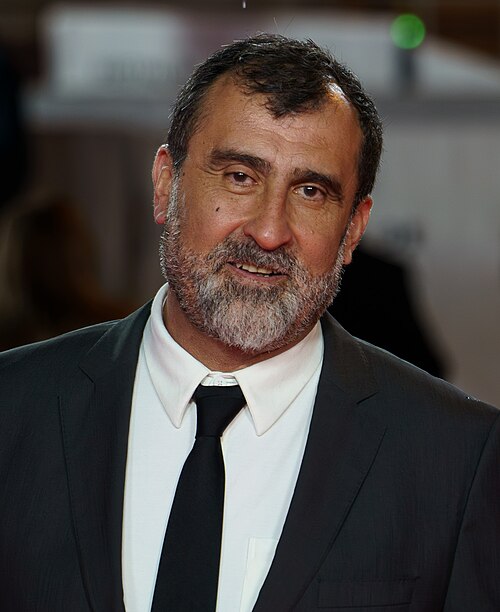 Adolfo Dávila at the Red Carpet of the Malaga 2025 Festival next to Cervantes Theater