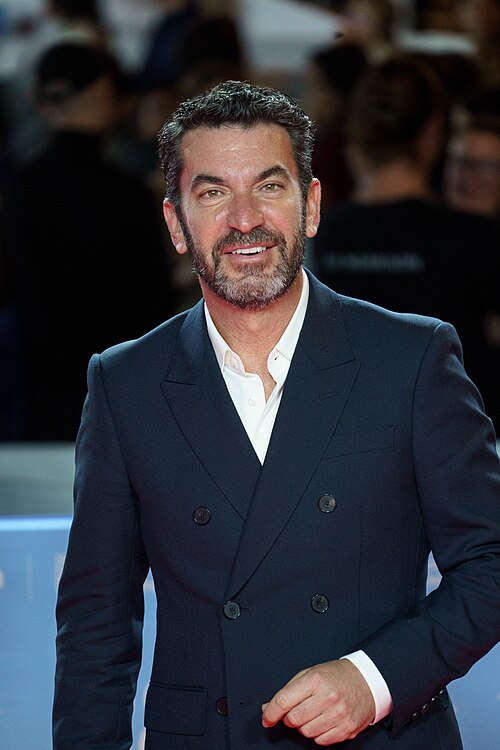 Arturo Valls at the Red Carpet of the Malaga 2025 Festival next to Cervantes Theater
