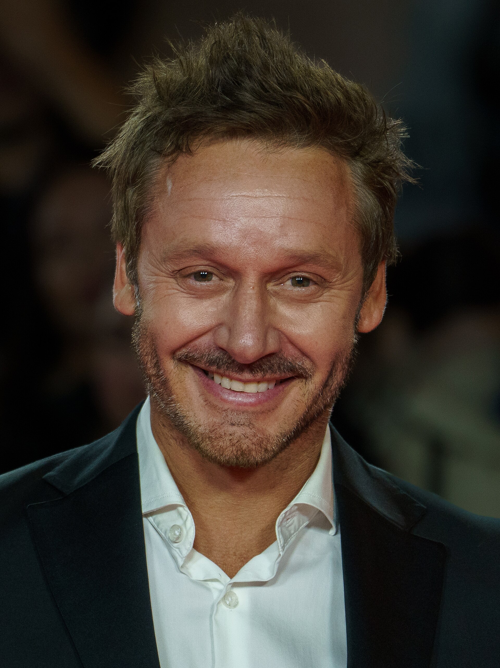 Benjamín Vicuña at the Red Carpet of the Malaga 2025 Festival next to Cervantes Theater