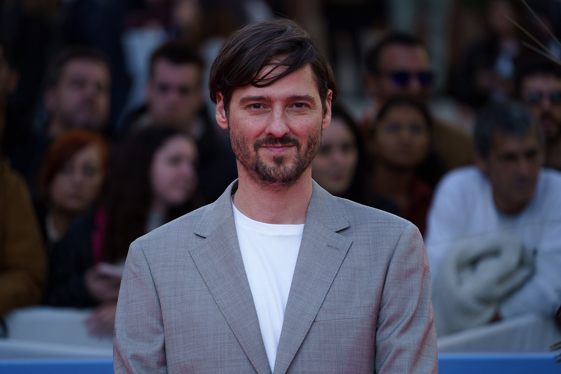 Carlos Marqués-Marcet at the Red Carpet of the Malaga 2025 Festival next to Cervantes Theater