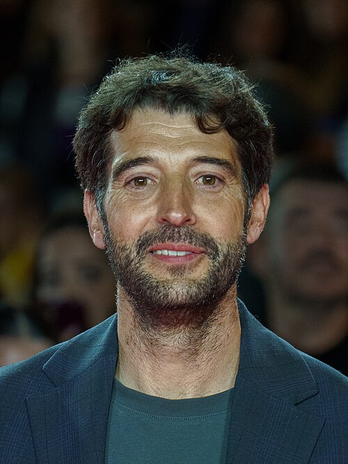 Gerand Oms at the Red Carpet of the Malaga 2025 Festival next to Cervantes Theater