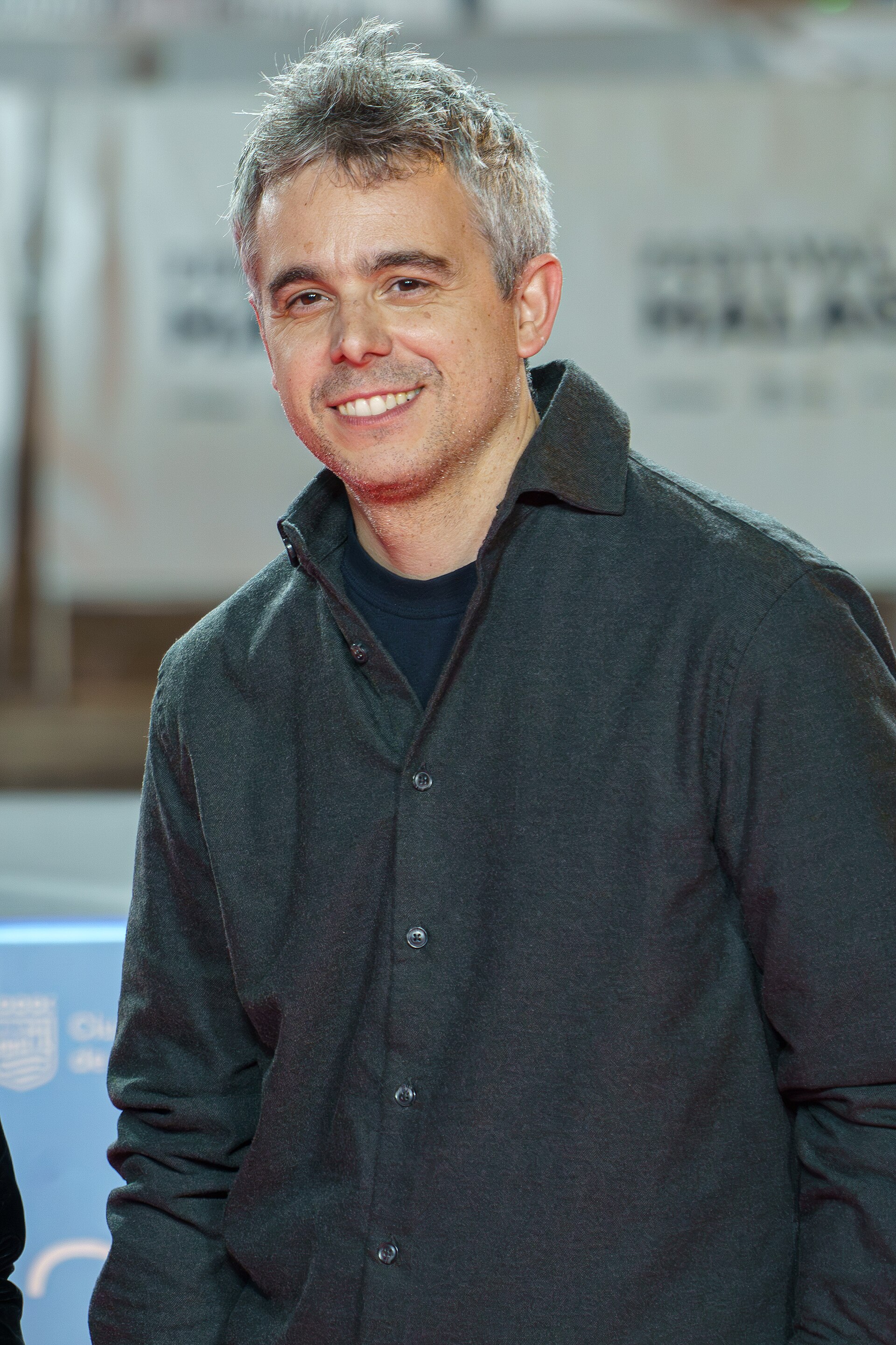 Guillermo Rojas at the Red Carpet of the Malaga 2025 Festival next to Cervantes Theater