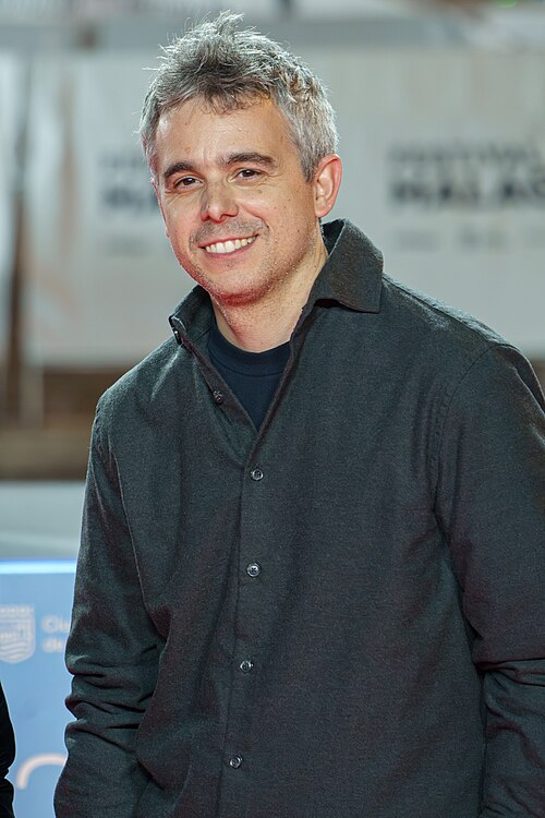 Guillermo Rojas at the Red Carpet of the Malaga 2025 Festival next to Cervantes Theater