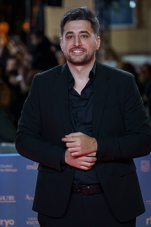 Iván Háchez at the Red Carpet of the Malaga 2025 Festival next to Cervantes Theater