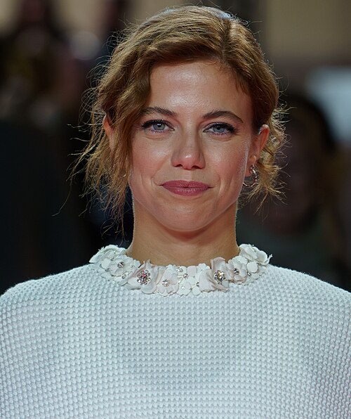 Justina Bustos at the Red Carpet of the Malaga 2025 Festival next to Cervantes Theater