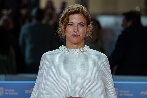 Justina Bustos at the Red Carpet of the Malaga 2025 Festival next to Cervantes Theater