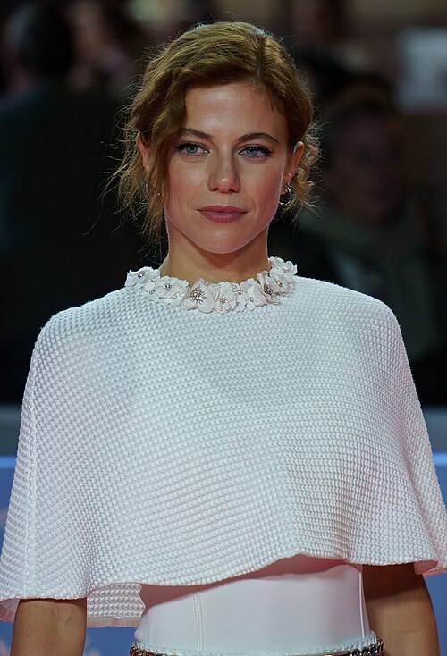 Justina Bustos at the Red Carpet of the Malaga 2025 Festival next to Cervantes Theater