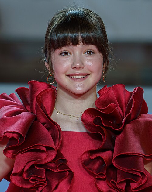 Luna Fulgencio at the Red Carpet of the Malaga 2025 Festival next to Cervantes Theater