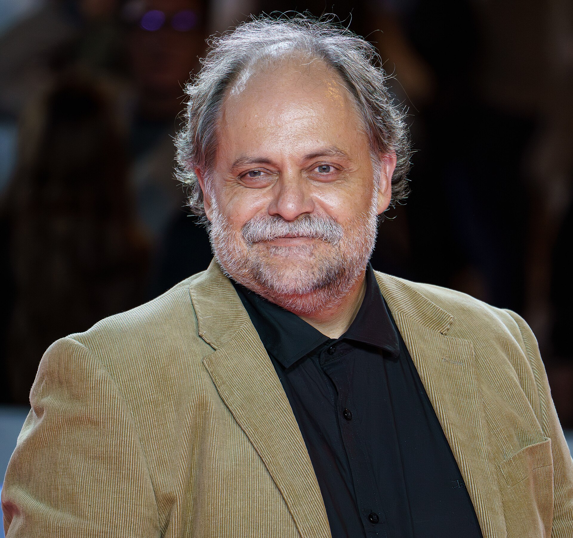 Néstor Guzzini at the Red Carpet of the Malaga 2025 Festival next to Cervantes Theater