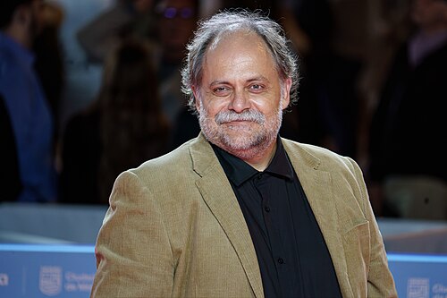 Néstor Guzzini at the Red Carpet of the Malaga 2025 Festival next to Cervantes Theater