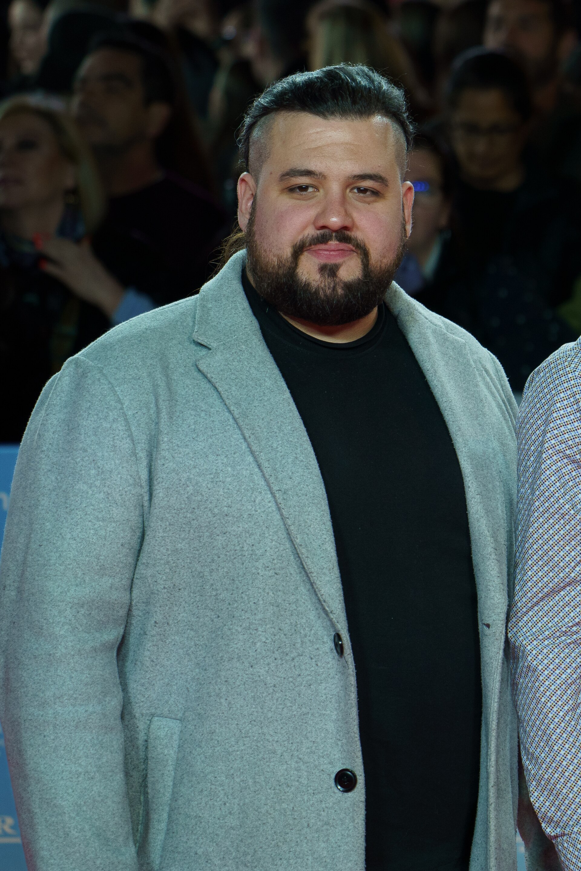 Néstor López at the Red Carpet of the Malaga 2025 Festival next to Cervantes Theater