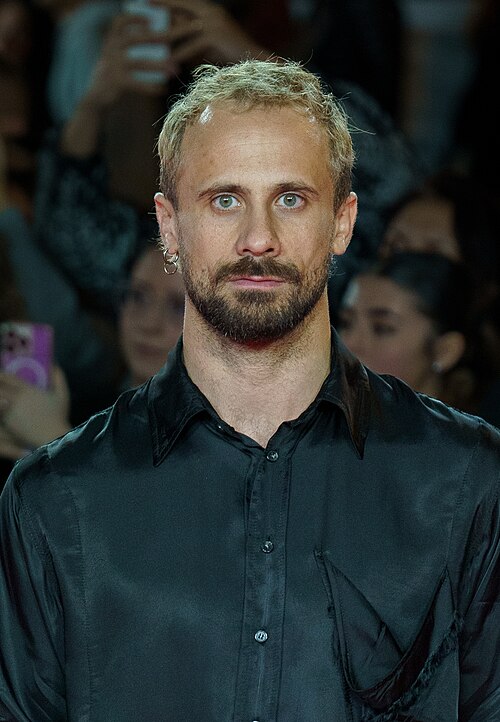 Oriol Pla at the Red Carpet of the Malaga 2025 Festival next to Cervantes Theater