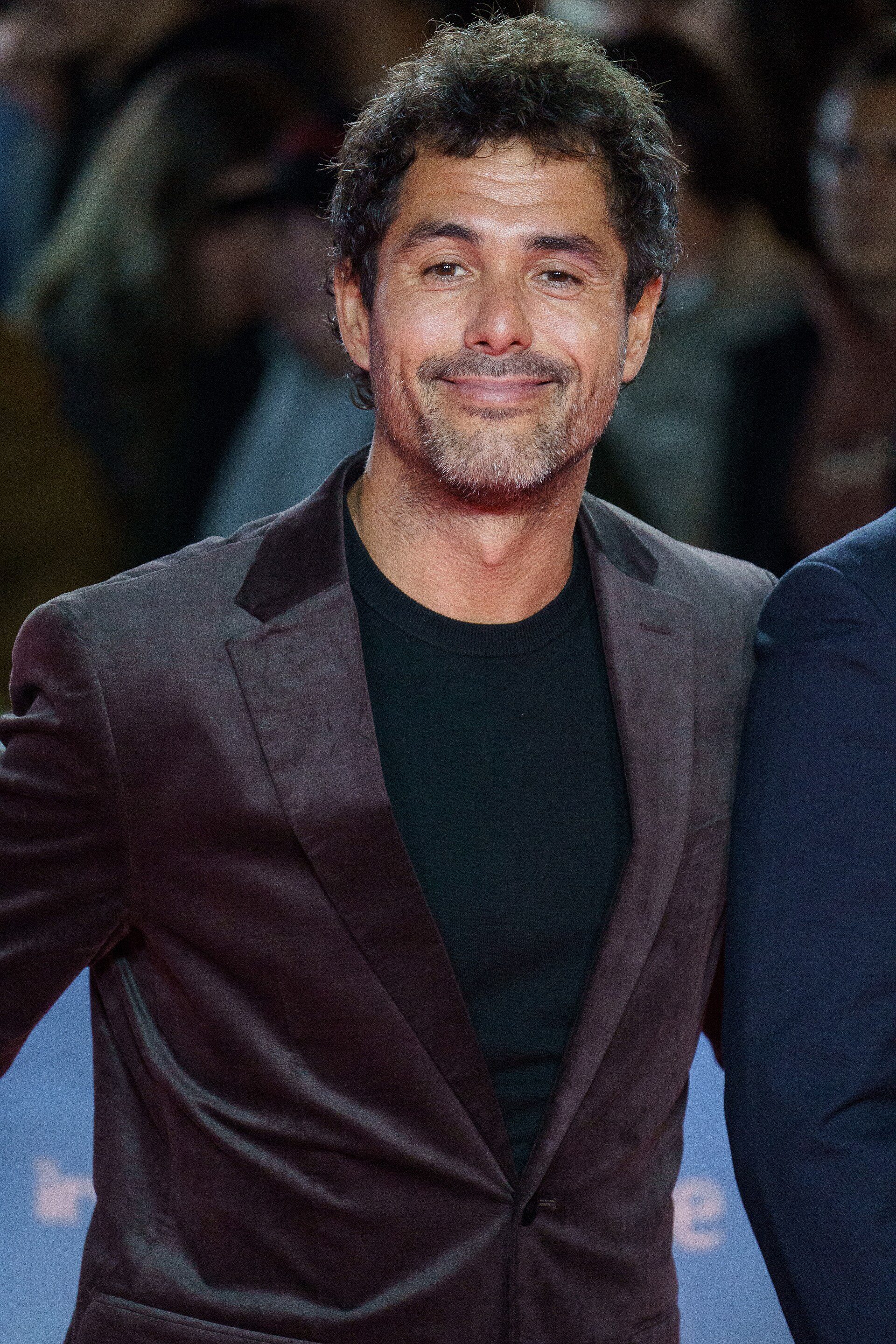 Rodolfo Iriñiz at the Red Carpet of the Malaga 2025 Festival next to Cervantes Theater