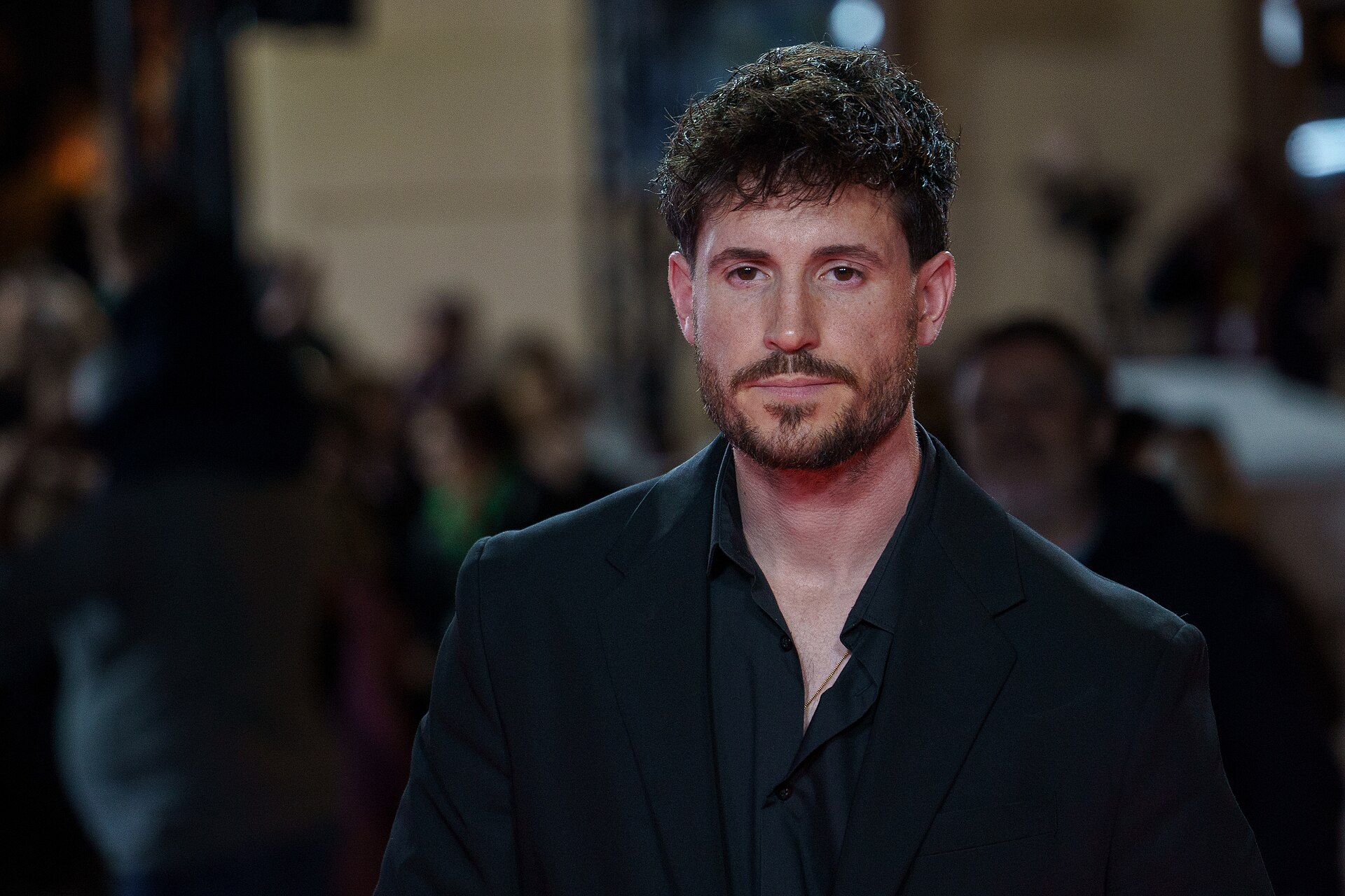 Serchu at the Red Carpet of the Malaga 2025 Festival next to Cervantes Theater