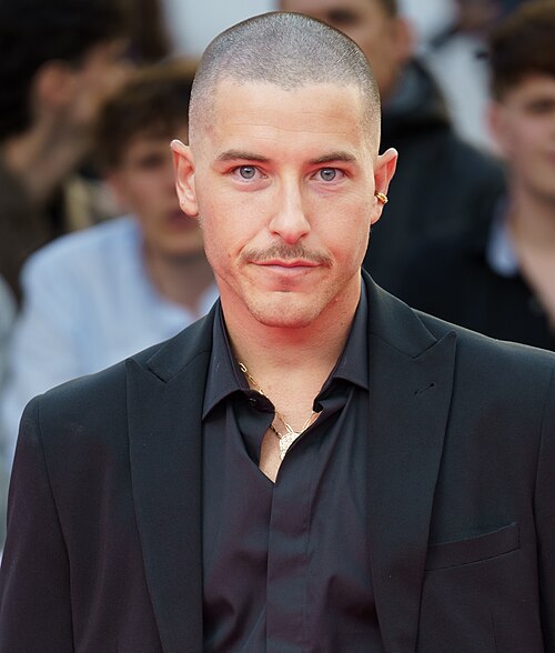 Taz Skylar at the Red Carpet of the Malaga 2025 Festival next to Cervantes Theater